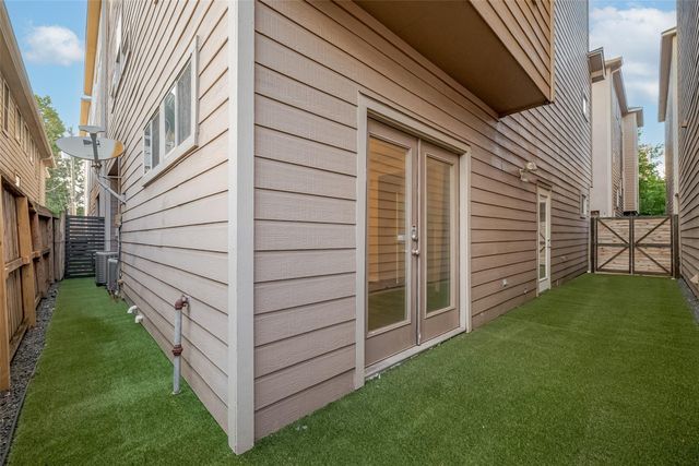 1002 W 22nd Street, Houston, TX 77008