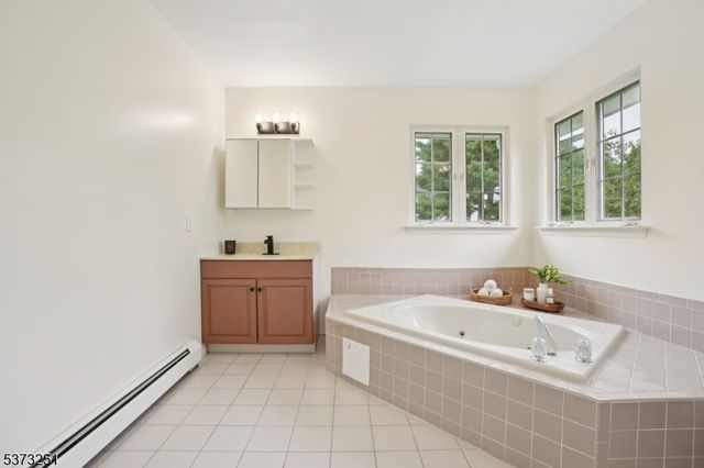 6 Galloway Ct, West Orange Twp., NJ 07052