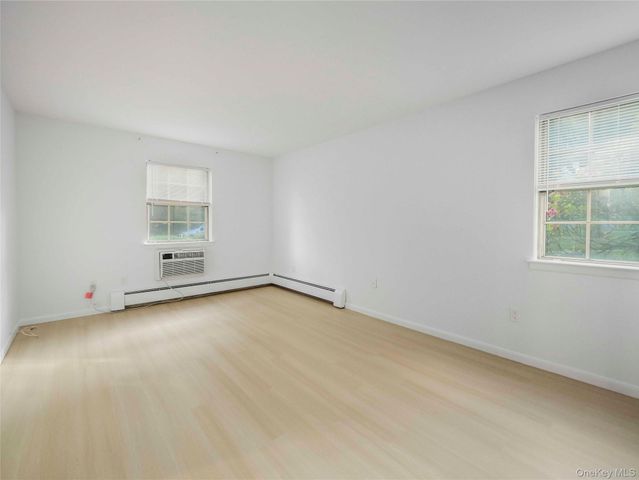 1 Doxbury Lane, Suffern, NY 10901