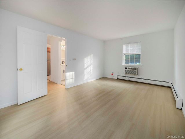 1 Doxbury Lane, Suffern, NY 10901