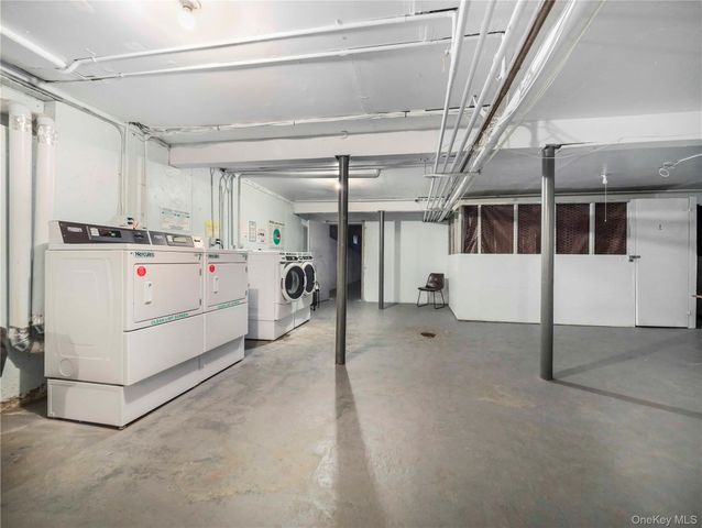 1 Doxbury Lane, Suffern, NY 10901