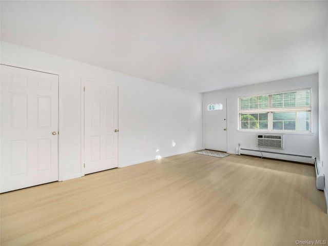1 Doxbury Lane, Suffern, NY 10901
