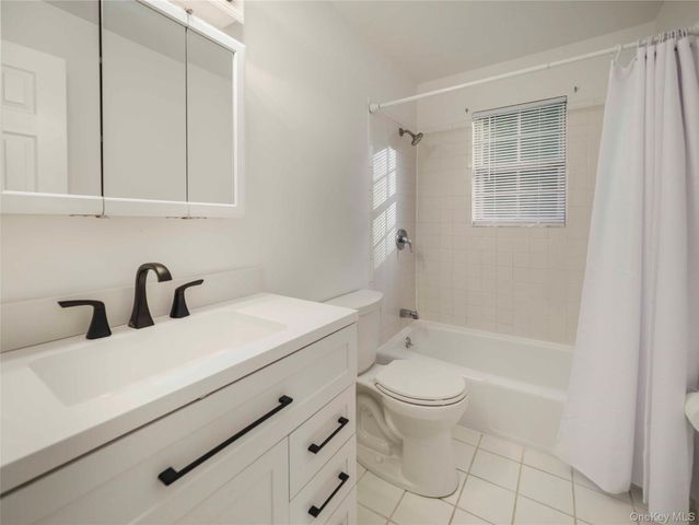 1 Doxbury Lane, Suffern, NY 10901