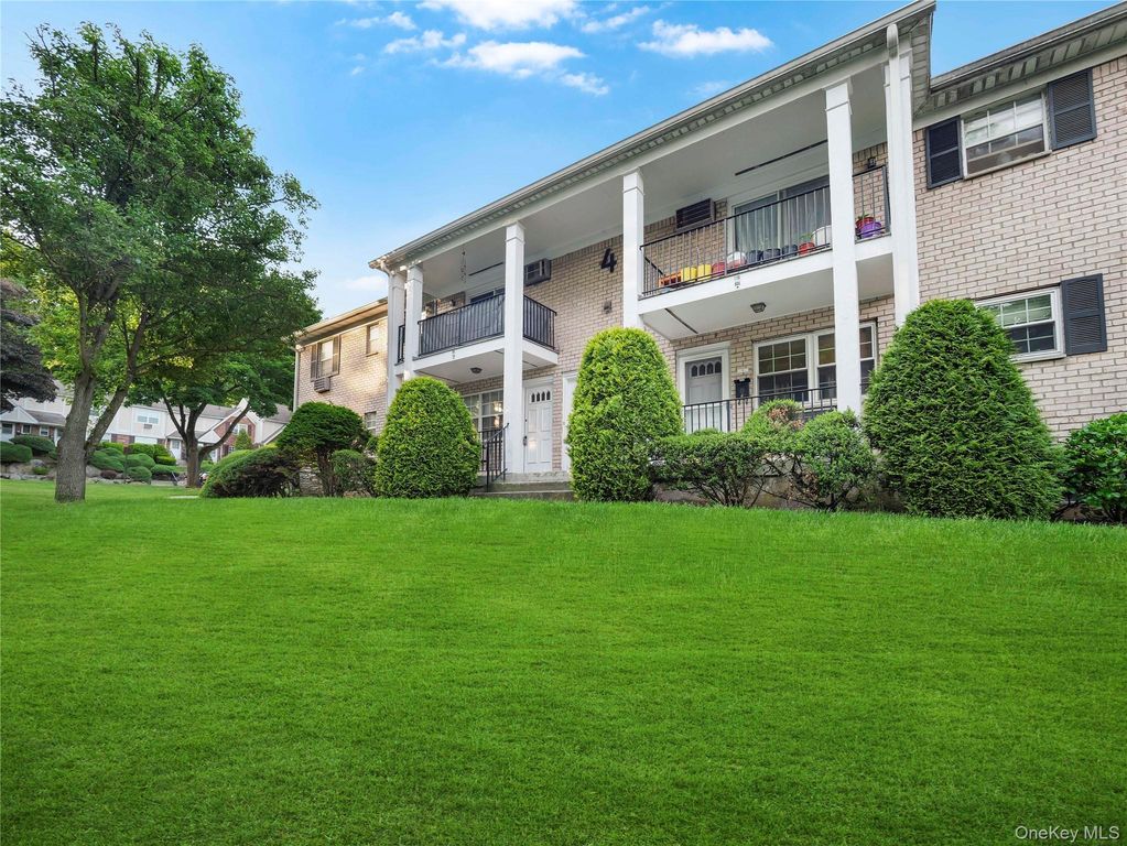 1 Doxbury Lane, Suffern, NY 10901