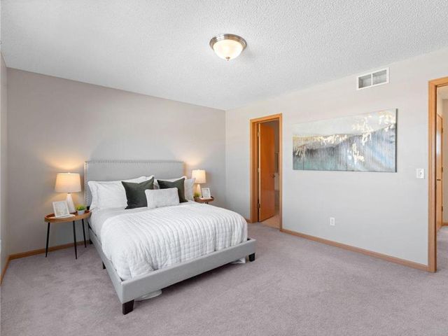 2856 Clover Ridge Drive, Chaska, MN 55318