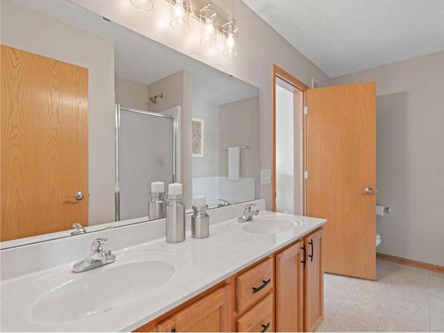 2856 Clover Ridge Drive, Chaska, MN 55318