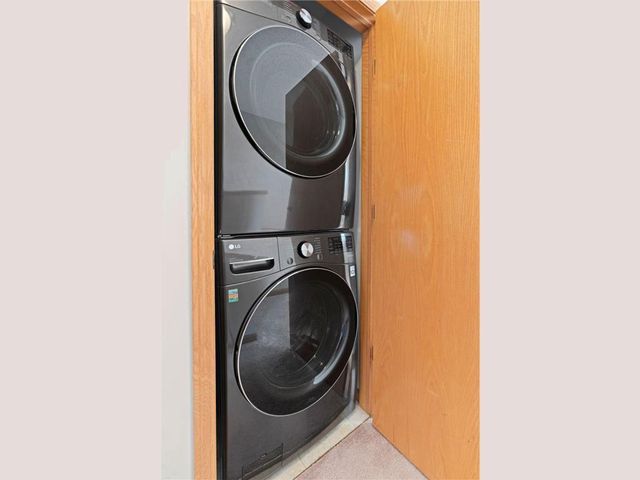 2856 Clover Ridge Drive, Chaska, MN 55318