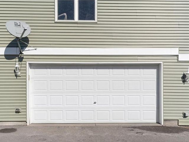 2856 Clover Ridge Drive, Chaska, MN 55318