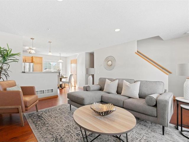 2856 Clover Ridge Drive, Chaska, MN 55318