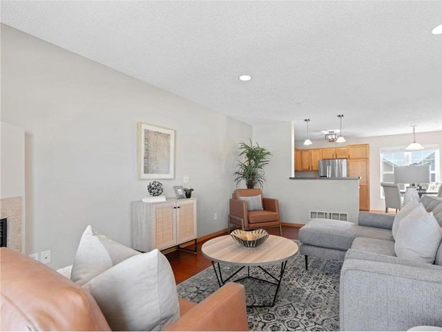 2856 Clover Ridge Drive, Chaska, MN 55318