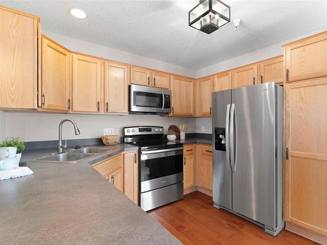 2856 Clover Ridge Drive, Chaska, MN 55318