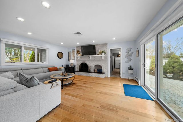 9 Ballad Lane, Stony Brook, NY 11790