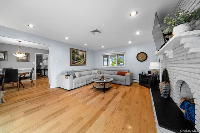 9 Ballad Lane, Stony Brook, NY 11790