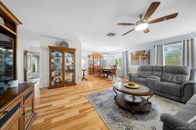 9 Ballad Lane, Stony Brook, NY 11790