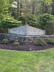 7 Highpoint Court 7, Woodbury, CT 06798