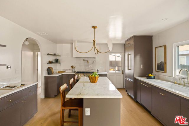 2916 Hillcrest Drive, Los Angeles, CA 90016