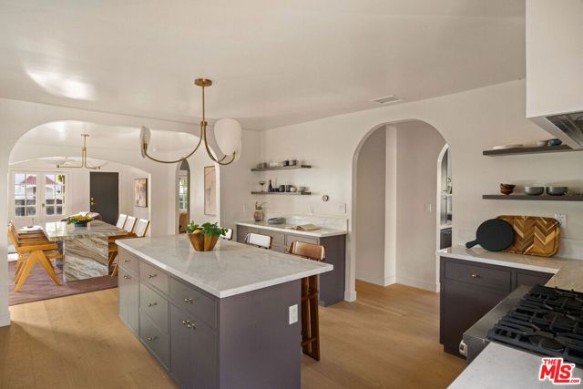 2916 Hillcrest Drive, Los Angeles, CA 90016