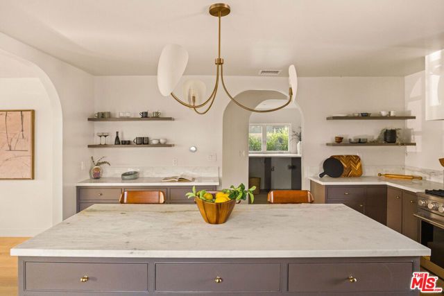 2916 Hillcrest Drive, Los Angeles, CA 90016