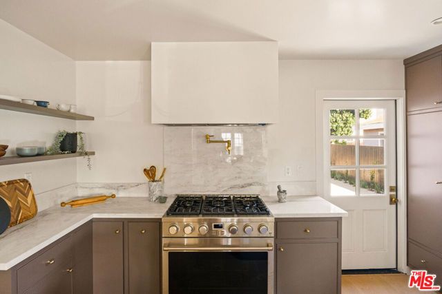 2916 Hillcrest Drive, Los Angeles, CA 90016