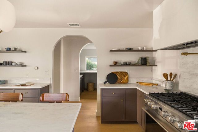 2916 Hillcrest Drive, Los Angeles, CA 90016