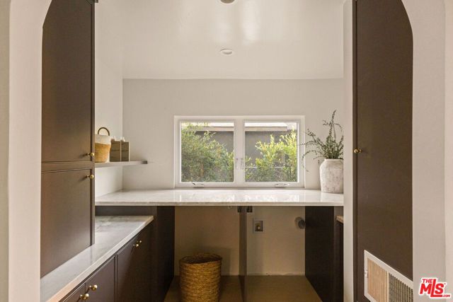 2916 Hillcrest Drive, Los Angeles, CA 90016