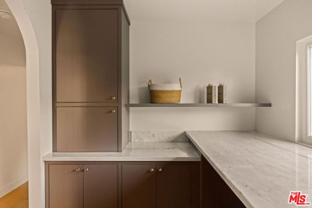 2916 Hillcrest Drive, Los Angeles, CA 90016