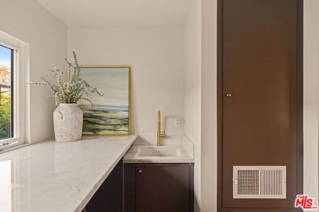 2916 Hillcrest Drive, Los Angeles, CA 90016