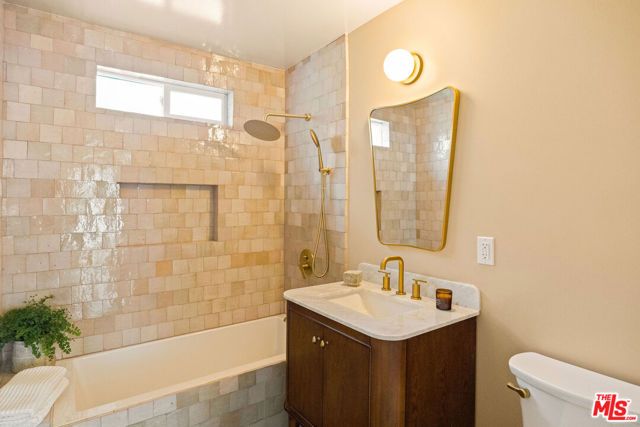 2916 Hillcrest Drive, Los Angeles, CA 90016