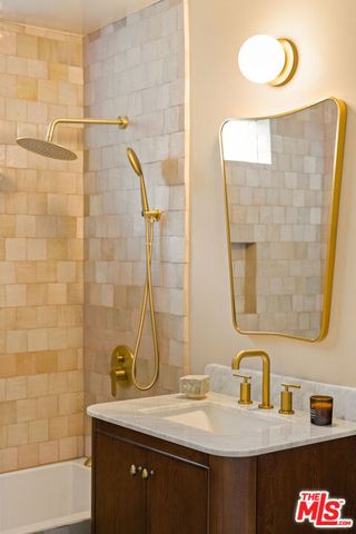 2916 Hillcrest Drive, Los Angeles, CA 90016