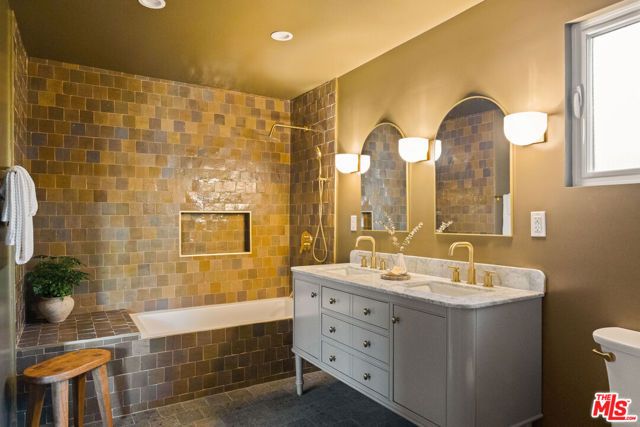 2916 Hillcrest Drive, Los Angeles, CA 90016