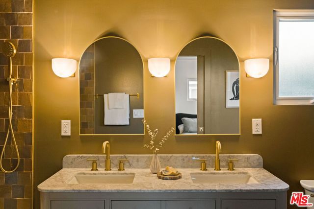 2916 Hillcrest Drive, Los Angeles, CA 90016