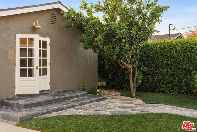 2916 Hillcrest Drive, Los Angeles, CA 90016