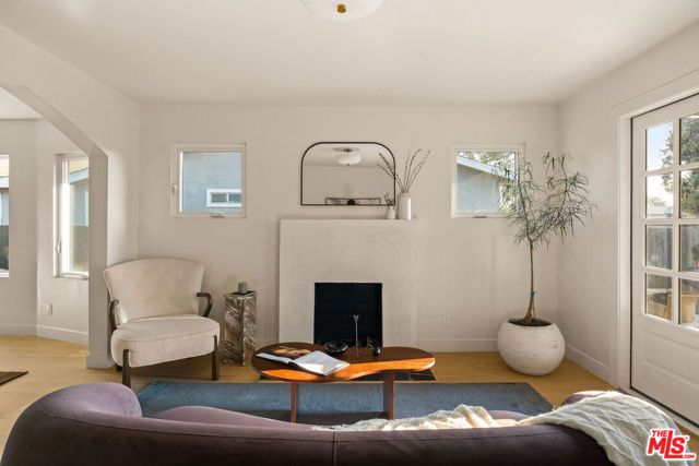 2916 Hillcrest Drive, Los Angeles, CA 90016