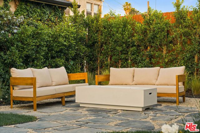 2916 Hillcrest Drive, Los Angeles, CA 90016