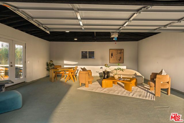 2916 Hillcrest Drive, Los Angeles, CA 90016