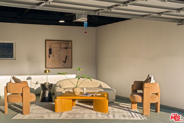 2916 Hillcrest Drive, Los Angeles, CA 90016