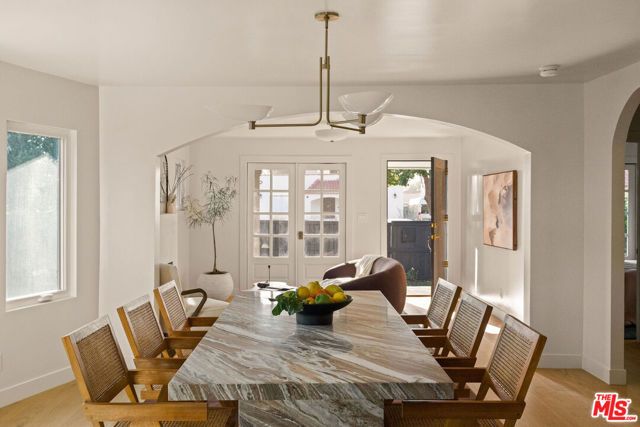 2916 Hillcrest Drive, Los Angeles, CA 90016