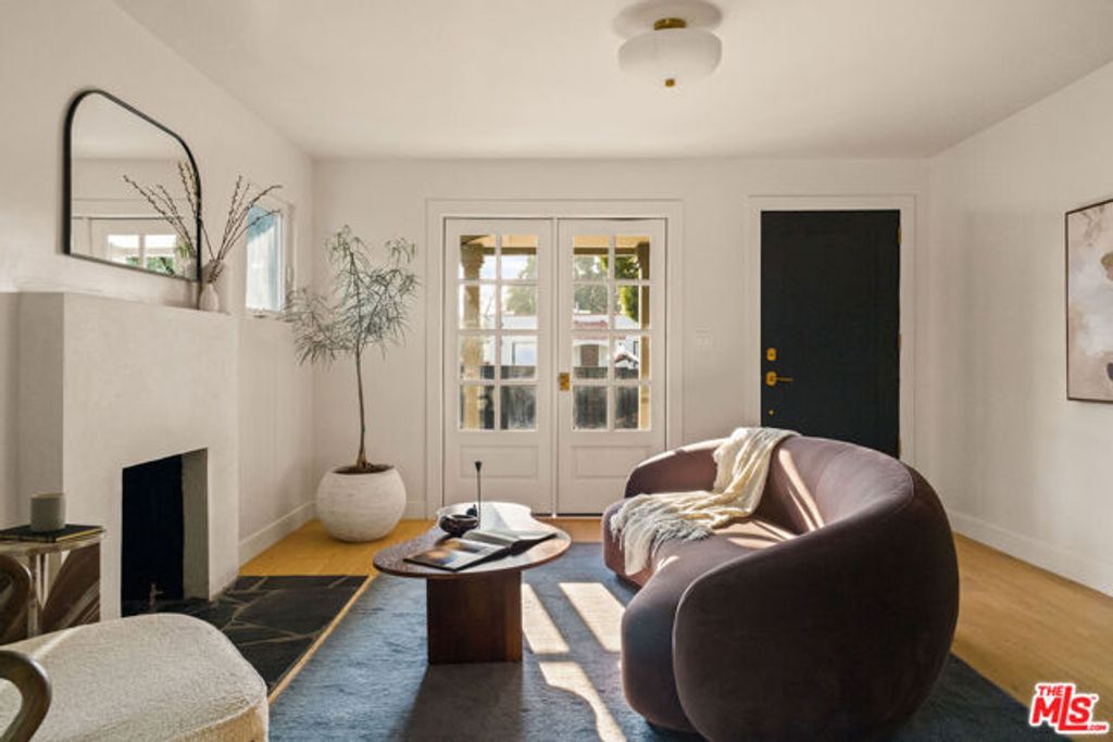 2916 Hillcrest Drive, Los Angeles, CA 90016