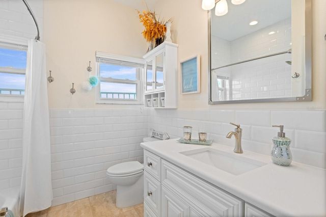 110 6TH STREET S, Bradenton Beach, FL 34217