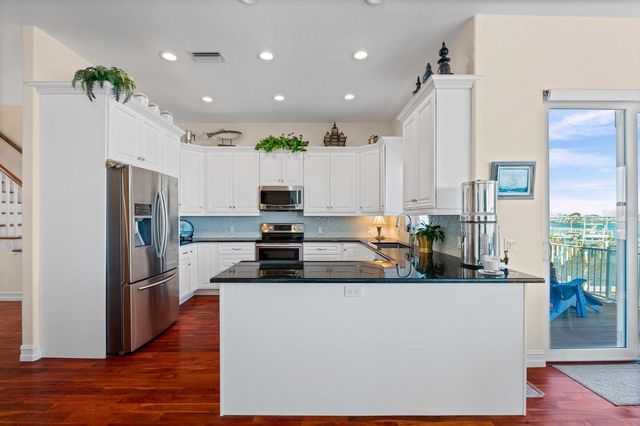 110 6TH STREET S, Bradenton Beach, FL 34217