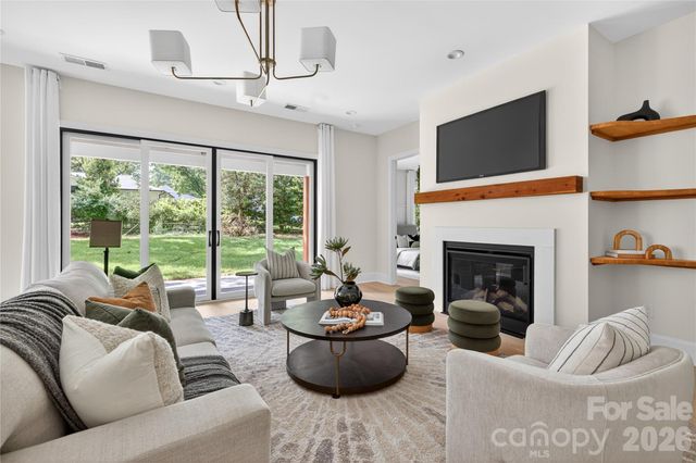 1600 E Barden Road, Charlotte, NC 28226