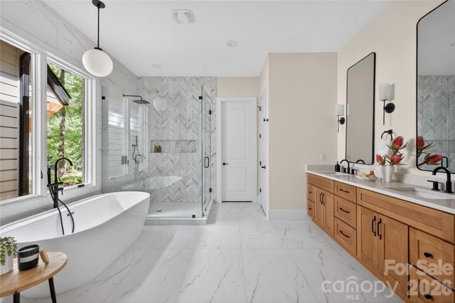 1600 E Barden Road, Charlotte, NC 28226