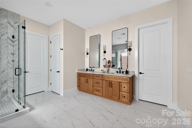 1600 E Barden Road, Charlotte, NC 28226