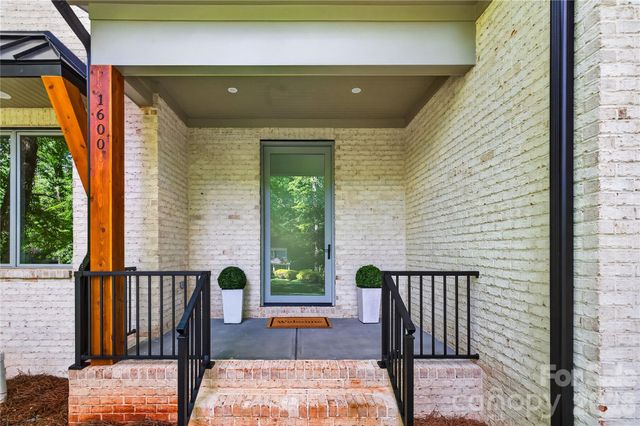 1600 E Barden Road, Charlotte, NC 28226