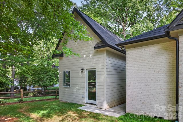 1600 E Barden Road, Charlotte, NC 28226