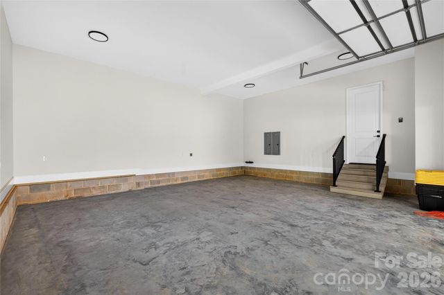 1600 E Barden Road, Charlotte, NC 28226