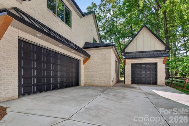 1600 E Barden Road, Charlotte, NC 28226