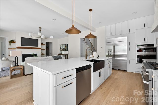 1600 E Barden Road, Charlotte, NC 28226