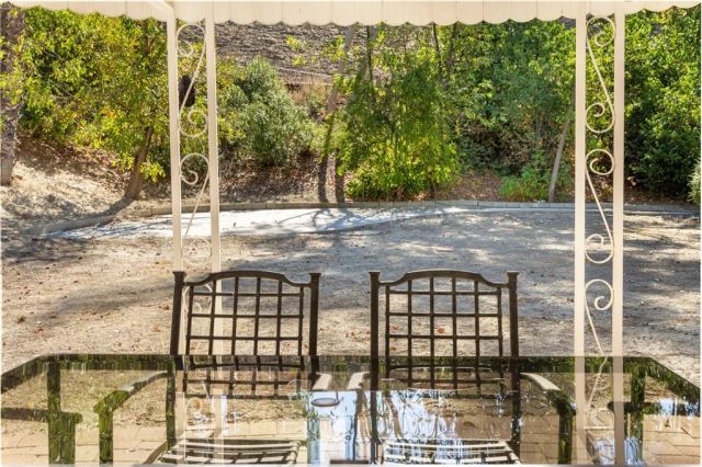 7055 Middlesbury Ridge Circle, West Hills, CA 91307