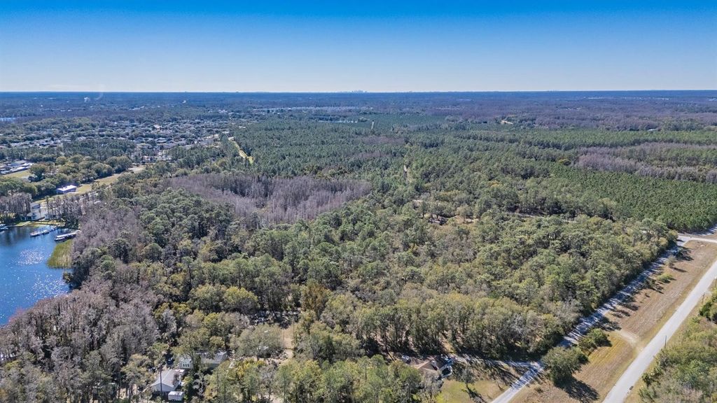 Image 4 of property listing at 5504 SUN UP ROAD, Land O Lakes, FL 34638